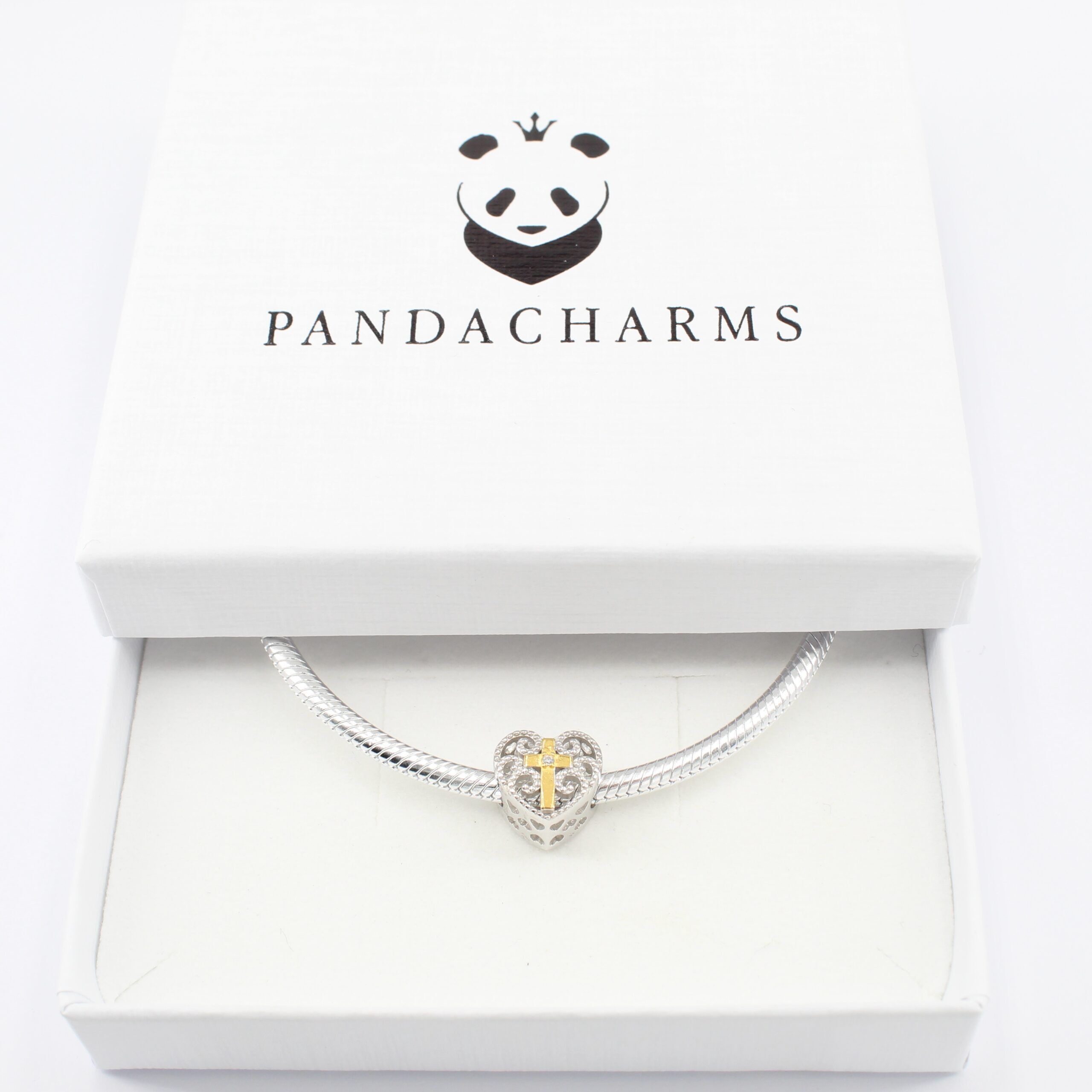 Goldenes Kreuz auf Verziertem Herz Charm 3 Goldenes Kreuz auf Verziertem Herz Charm