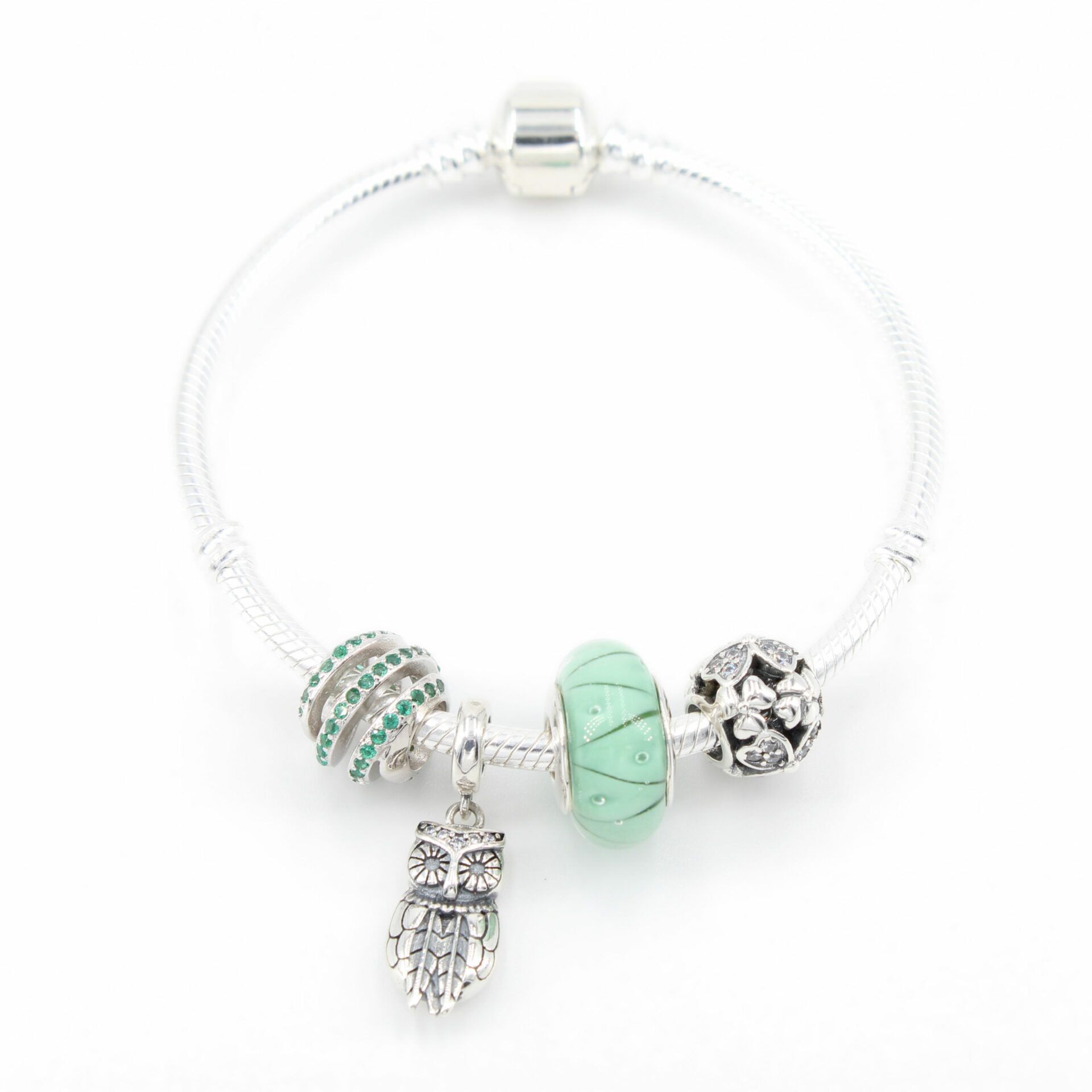 Armband mit Charms Set GRÜNE WALDEULE 1 PANDACHARMS Armband mit Charms Set GRÜNE WALDEULE, SKU S01024