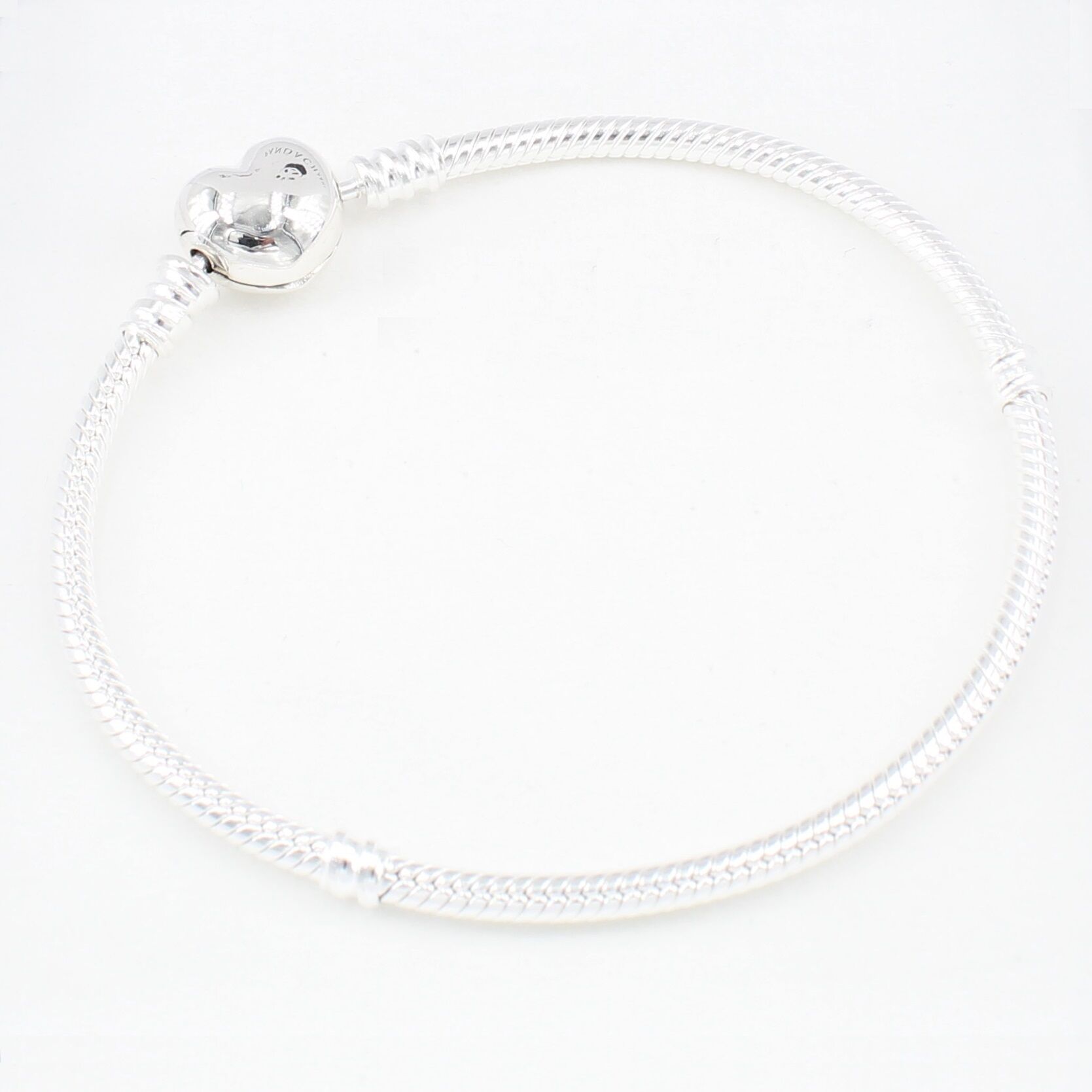 Charm Armband mit Herzverschluss 4 Charm Armband mit Herzverschluss